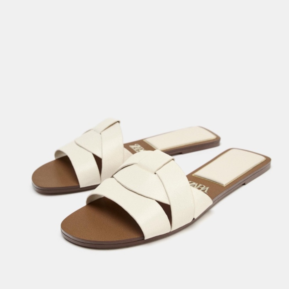 FLAT CROSSED LEATHER SANDALS